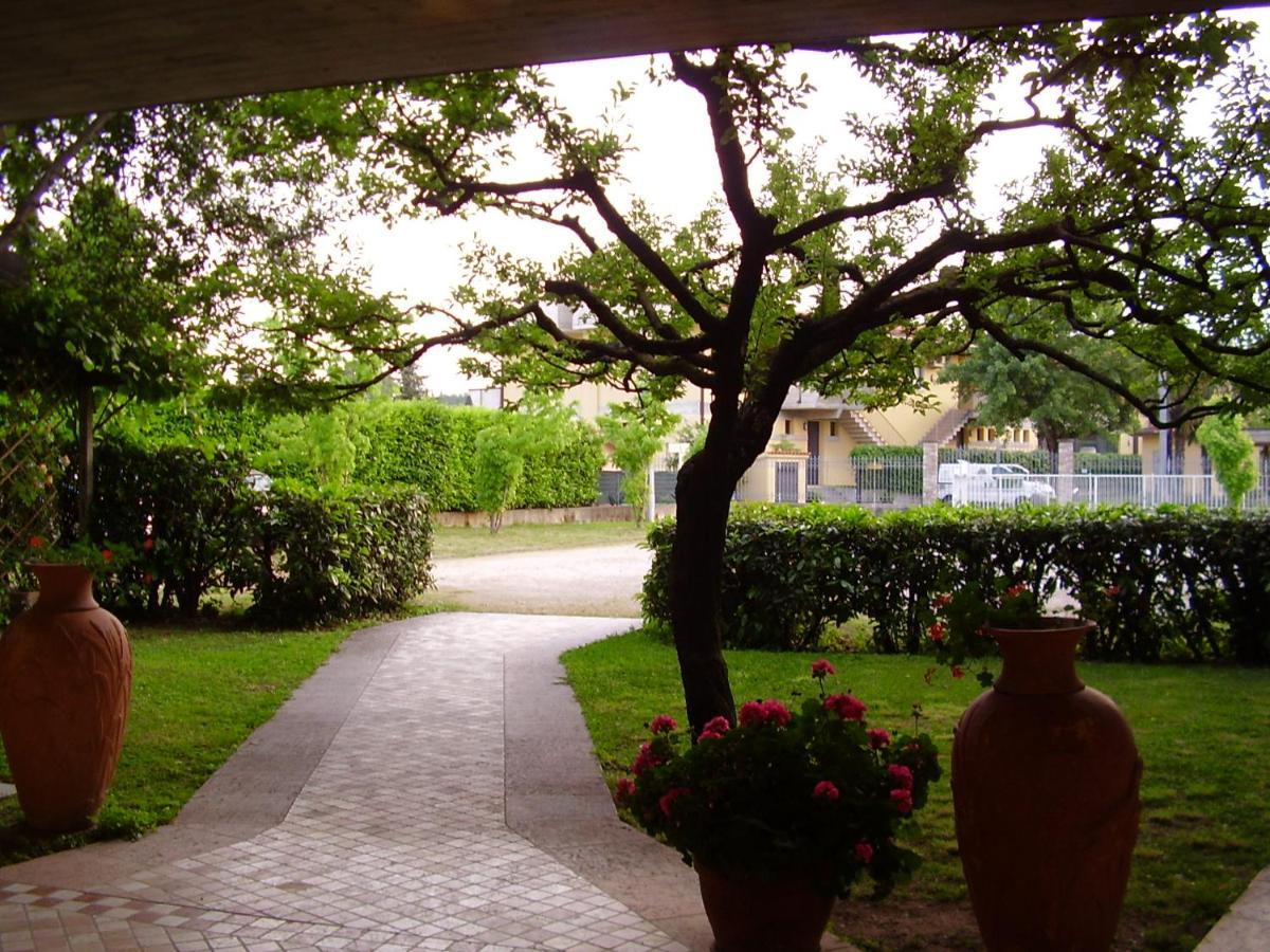 Hotel La Romantica Manerba del Garda Kültér fotó