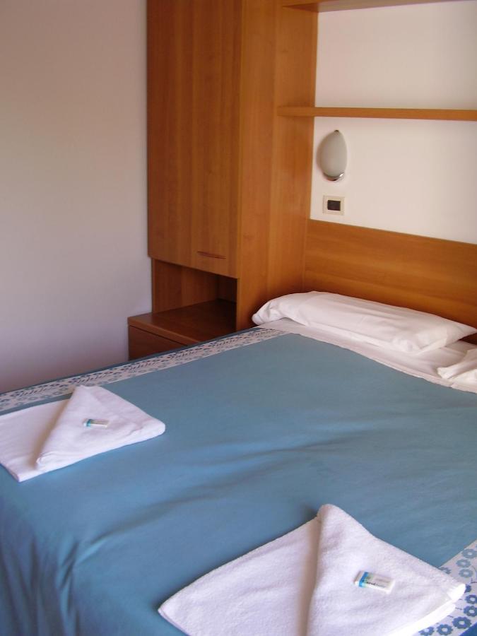 Hotel La Romantica Manerba del Garda Kültér fotó